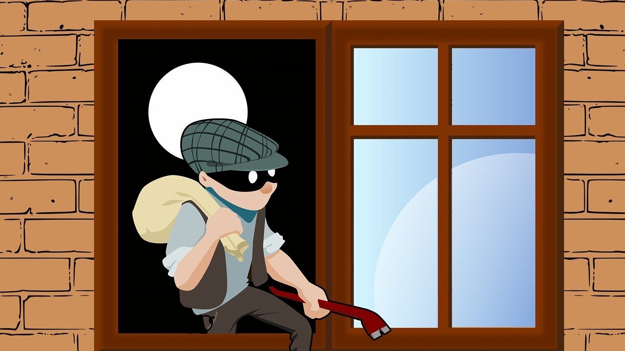 マルウェアを家にたとえると勝手にはいる泥棒です